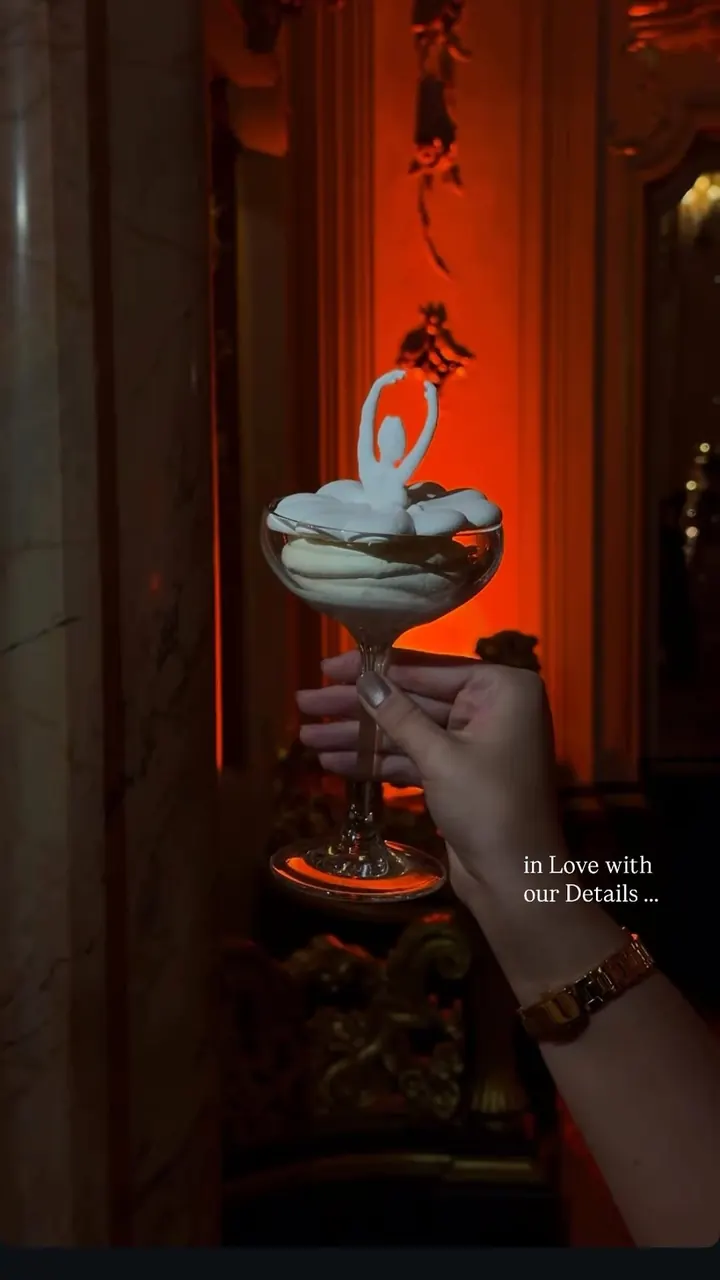 Meringue swans wedding dessert