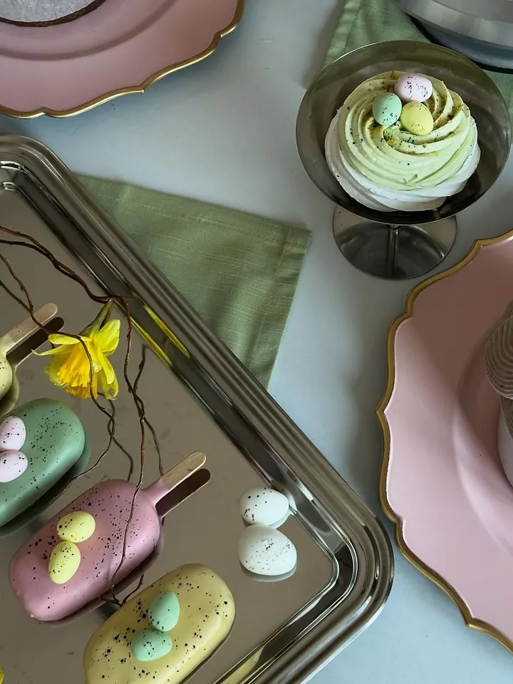 Easter dessert set with pavlova and cupcakes